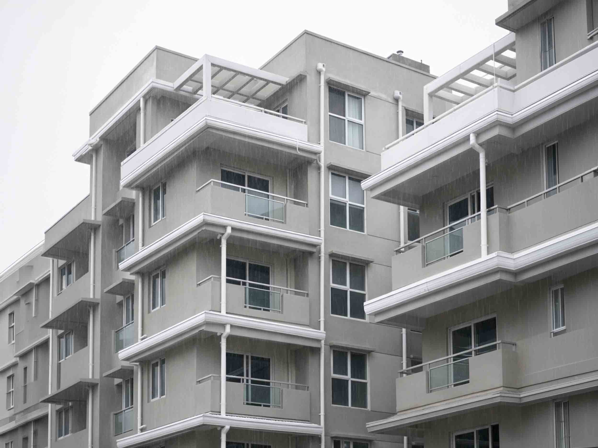 Multi-Story Buildings & Apartment Complexes: Choosing the Right Gutter System for Shared Properties